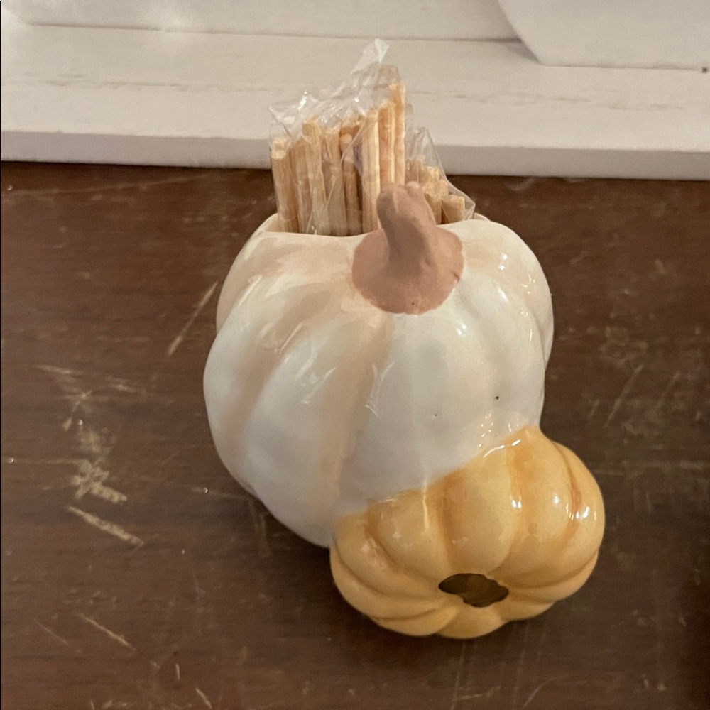 Mud pie Pumpkin Set with White and Orange Accents - Picture 4 of 5